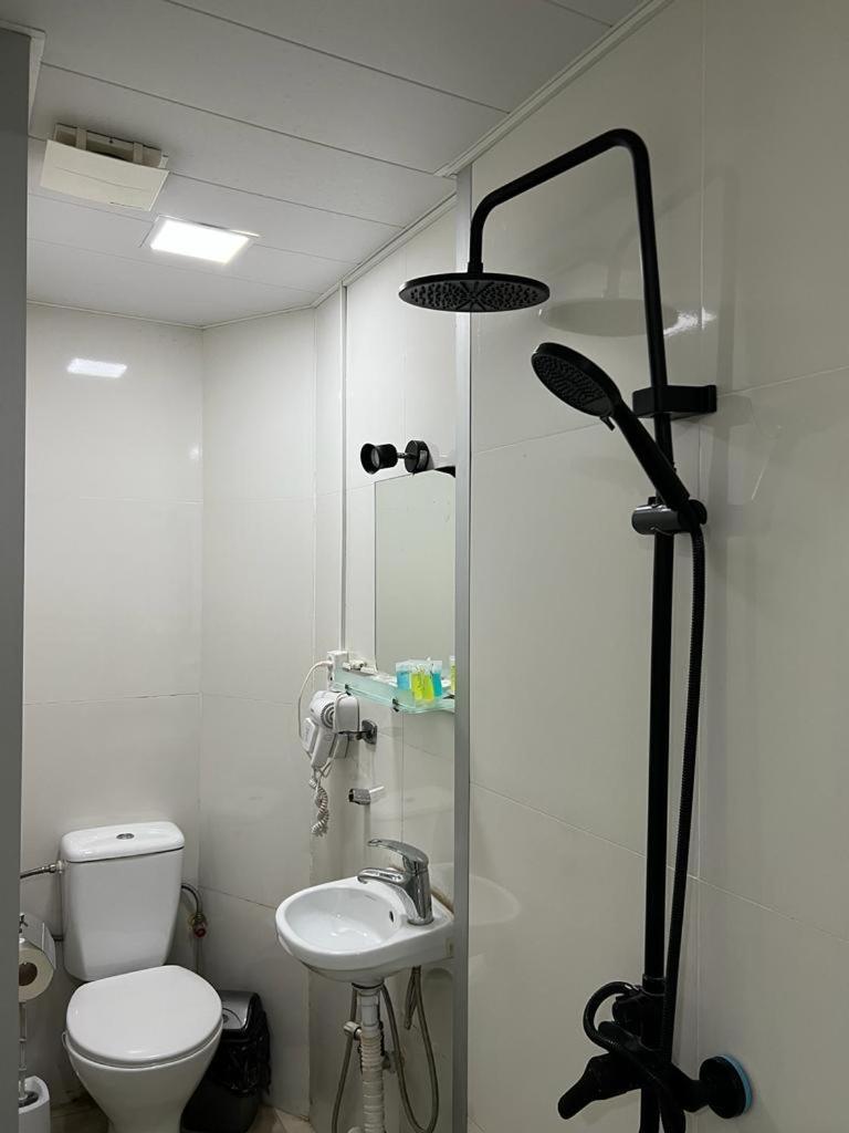 Elno Hotel Tbilisi Buitenkant foto