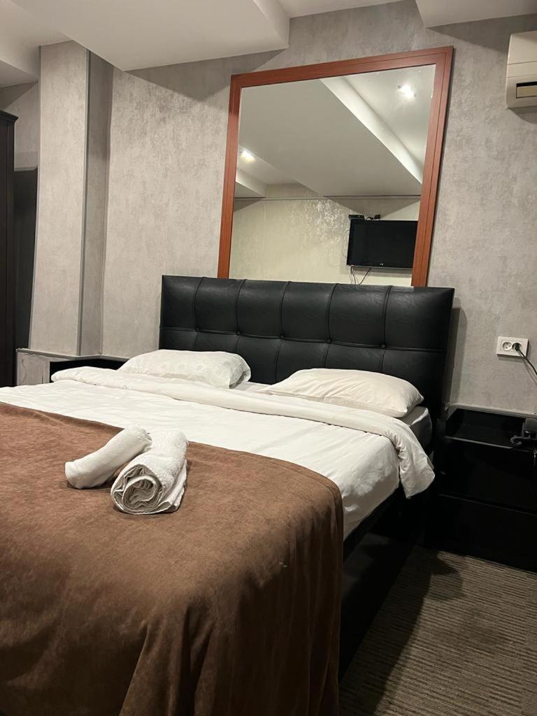 Elno Hotel Tbilisi Buitenkant foto