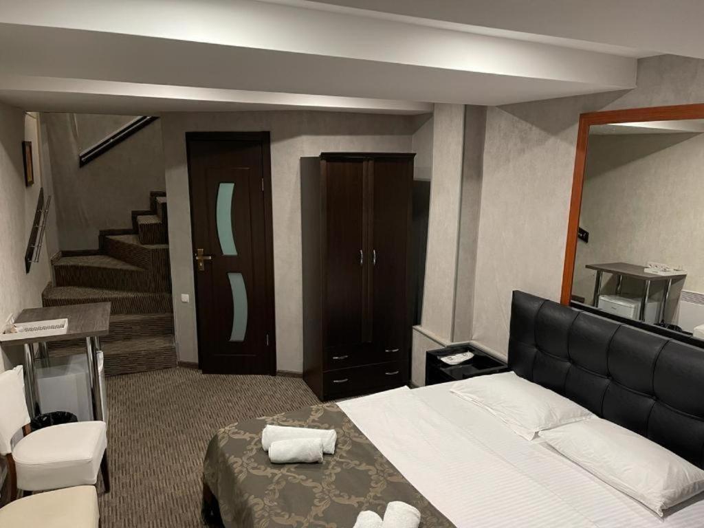 Elno Hotel Tbilisi Buitenkant foto